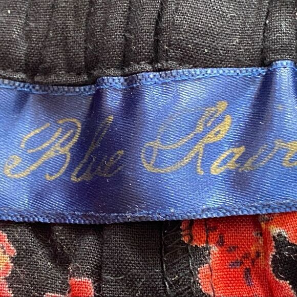 Floral Wide Leg Pants

Blue Rain - Picture 5 of 6